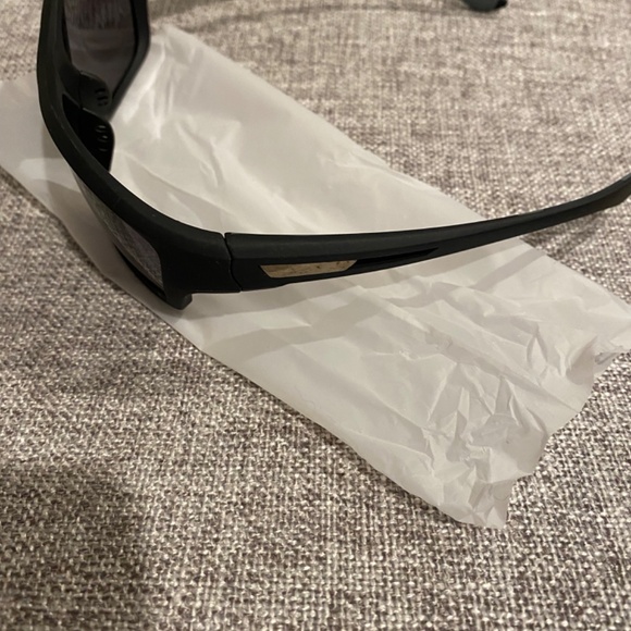 New in Box Men’s Sunglasses - Picture 2 of 6